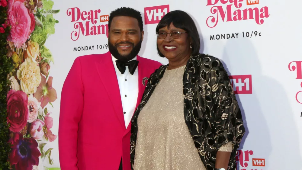 Anthony Anderson, mother Doris Hancox at the "Dear Mama: A Love Letter to Mom" VH1 Special at The Theatre at Ace Hotel in Los Angeles