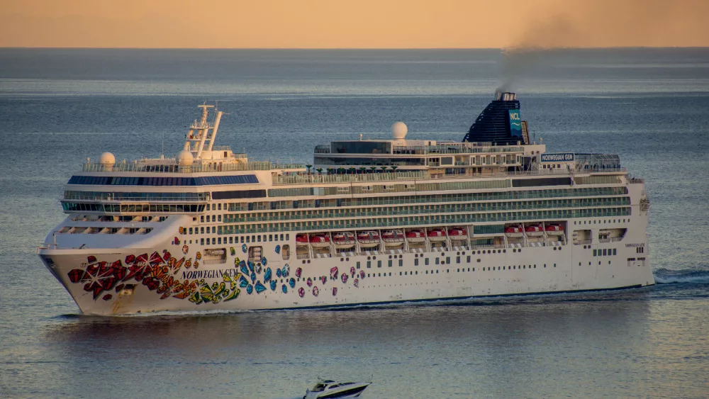 Norwegian Cruise Line, Cruise Ship GEM