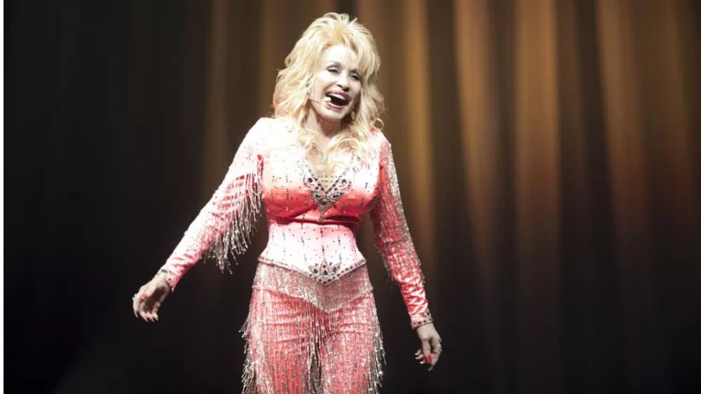 Dolly Parton performs in Pittsburgh June 28, 2016