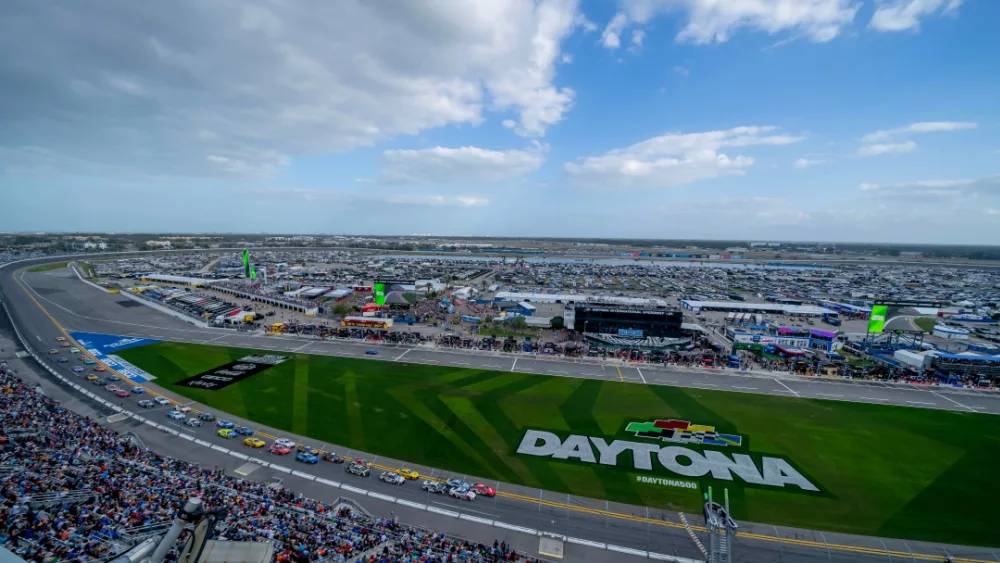 Daytona Beach, FL, USA: The field comes to the green flag for the start of the NASCAR Cup Series at the Daytona International Speedway in Daytona Beach, FL, USA. February 19, 2023