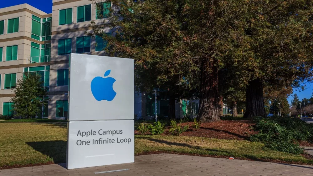 [2016-12-26] Apple Headquarters, 1 Infinite Loop in Cupertino, California, USA. Apple headquarters buildings, apple log on the sign board.