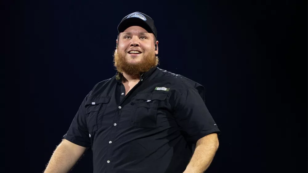 Luke Combs performs live at ao arena manchester uk. Manchester, United Kingdom, 17th october 2023