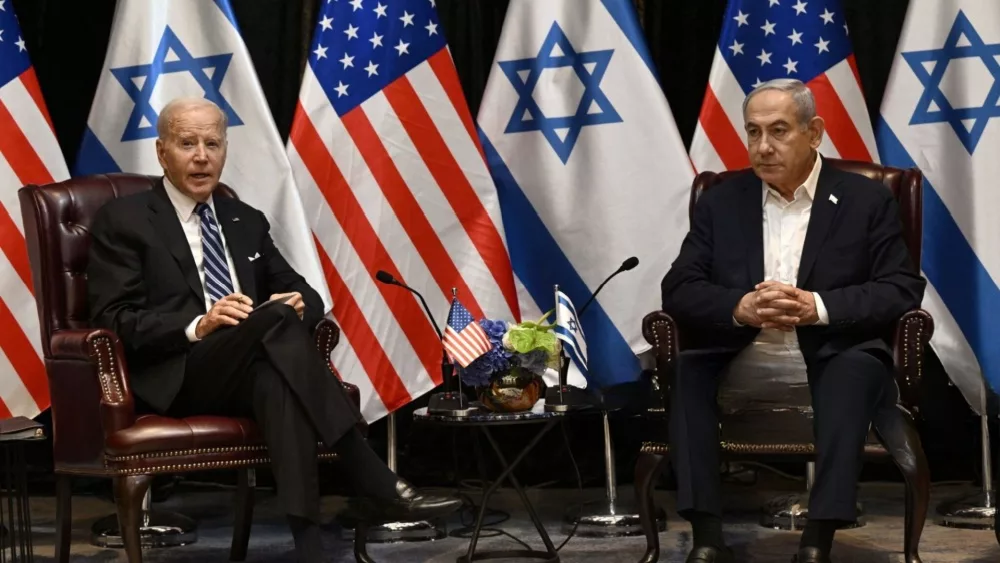 US President Joe Biden (L) and Israel's Prime Minister Benjamin Netanyahu as he joins a meeting of the Israeli war cabinet in Tel Aviv on October 18, 2023, battles between Israel and Hamas