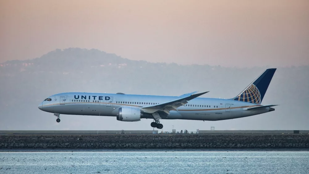 South San Francisco, CA USA 12-05-2021 United Airlines Boeing 787 Dreamliner Arriving at SFO