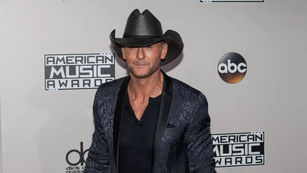 Tim McGraw arrives on the Red Carpet at the 2016 American Music Awards in Los Angeles, California on November 20, 2016 Microsoft Theater