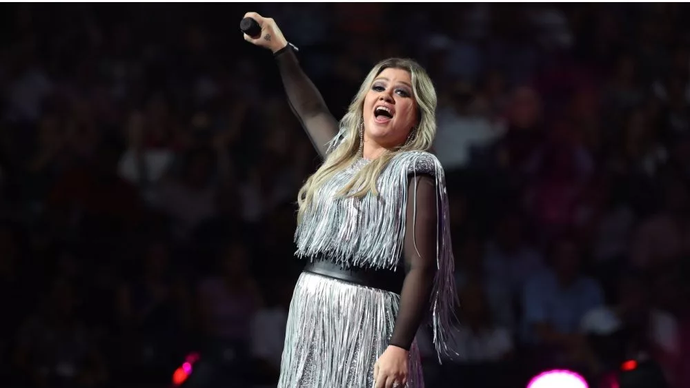 Kelly Clarkson sings during 2018 US Open Opening Night Act at National Tennis Center in New York AUGUST 27, 2018