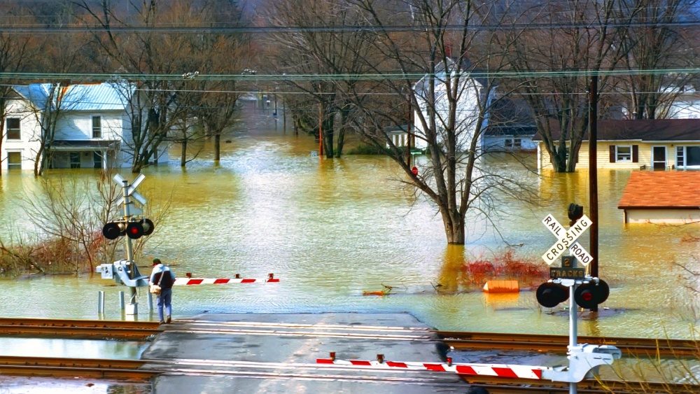 Historic flooding in Kentucky leaves 8 dead, thousands more rescued