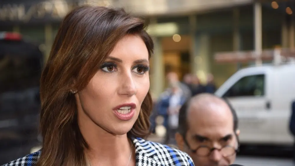 Alina Habba, former lawyer for Donald Trump talks to media and makes her way into Trump Tower in Manhattan N EW YORK, NEW YORK-MARCH 21, 2023