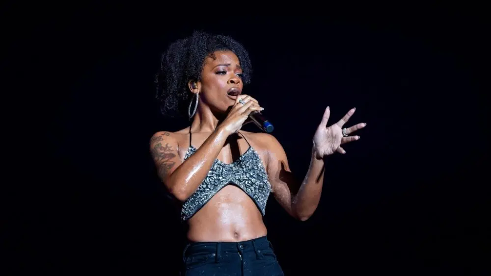 Ari Lennox Performs on the Nostalgia Tour in Jacksonville Florida USA December 18, 2023 at The Vystar Veterans Memorial Arena