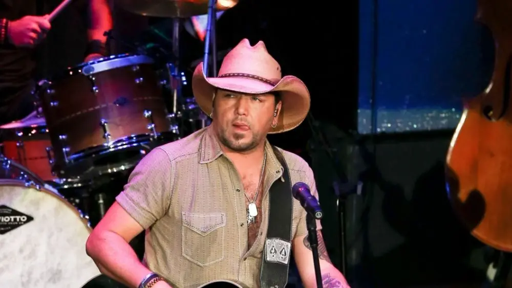 Jason Aldean performs onstage during the 9th Annual ACM Honors at the Ryman Auditorium on September 1, 2015 in Nashville, Tennessee.