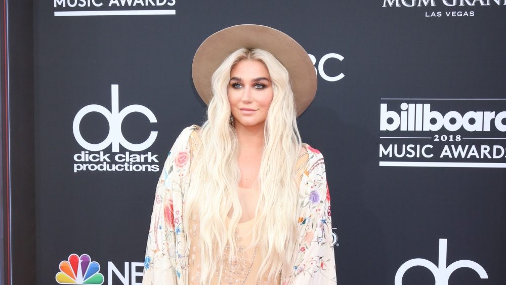See Kesha’s bold video for her single “ORIGAMI!”