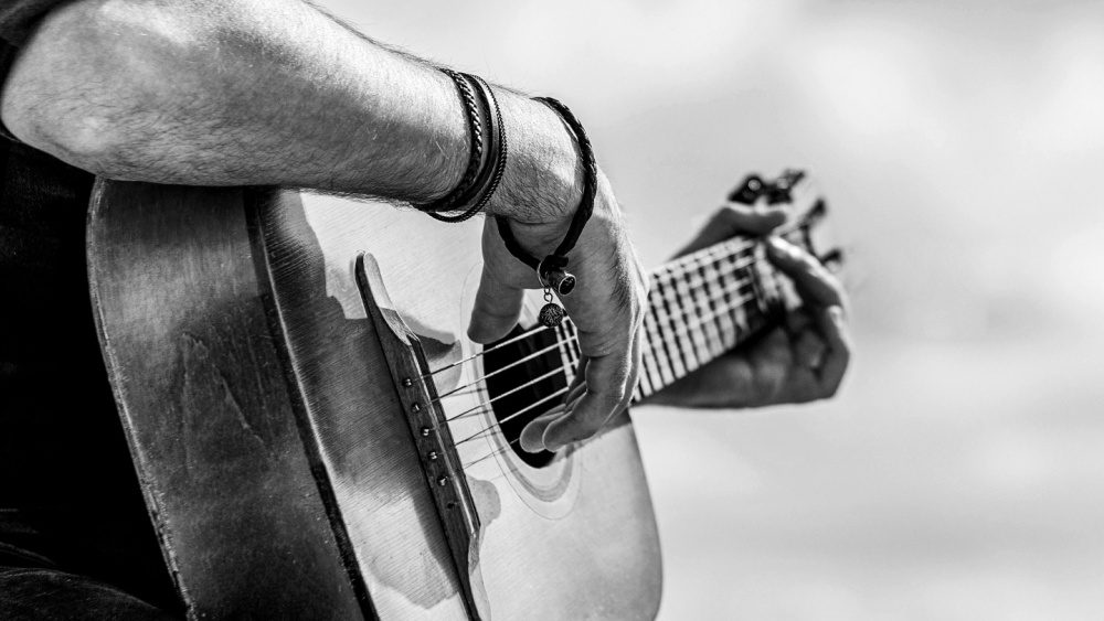 Wade Bowen shares ‘Turpentine’ ahead of upcoming album ‘The Version Of Me You Get’