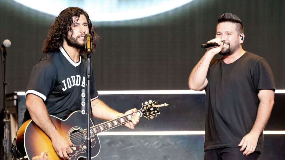 Dan + Shay embrace family and faith on the single “Her, The Kids, and Jesus”