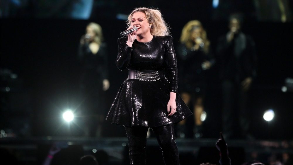 Kelly Clarkson shares Las Vegas performance video for ‘I’d Be Lyin’’