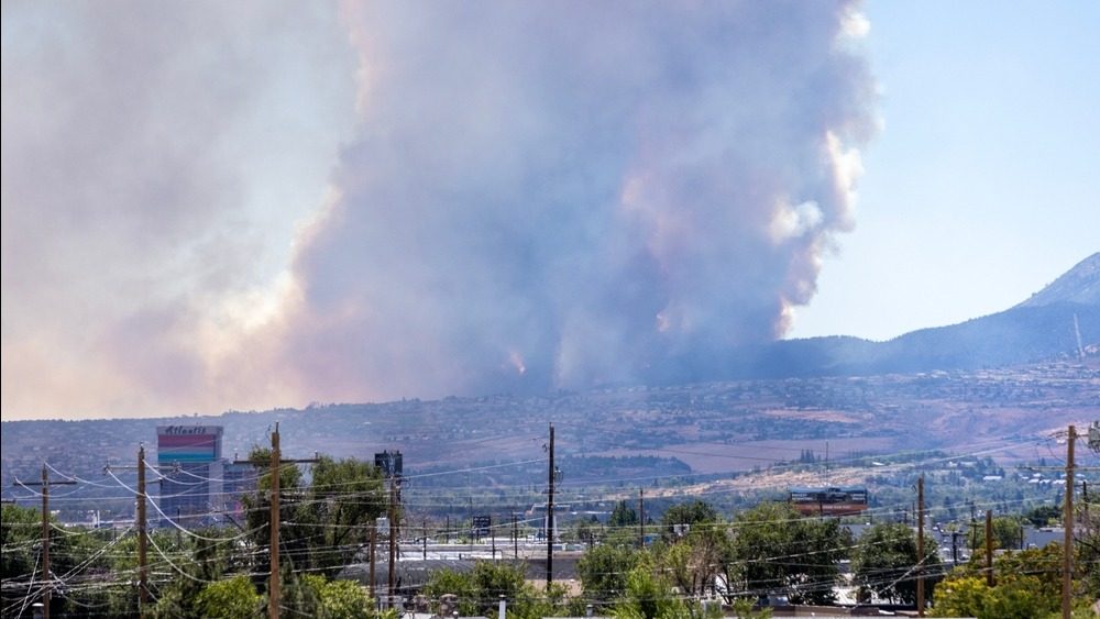 Emergency executive order issued as firefighters battle fast-moving Hawk fire outside Reno, Nevada