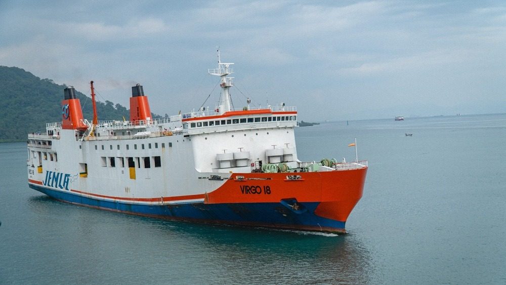 Massive search underway in Java Sea following ferry capsize that left at least 6 dead, 100’s missing