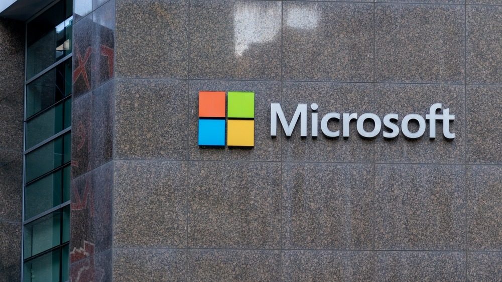 Microsoft Corp. offers buyouts to approximately 60,000 employees amid AI expansion