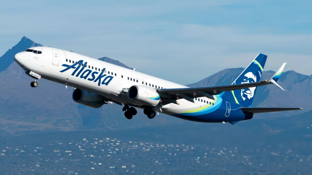 Alaska Airlines Boeing 737 departing Ted Stevens Airport