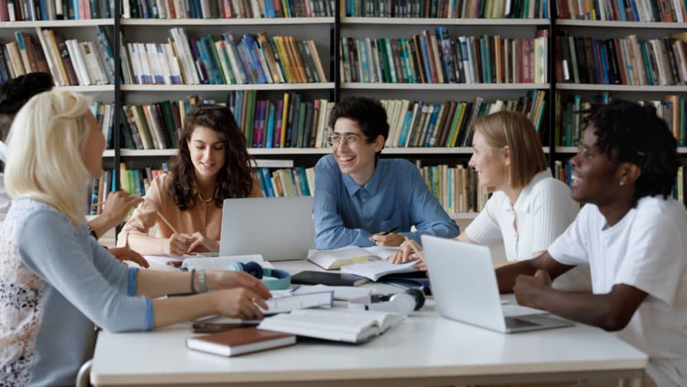 teens-in-library