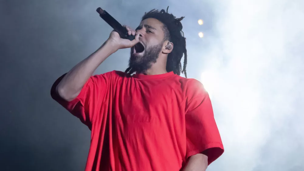 shutterstock_2185288061614874