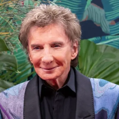 Barry Manilow attends 76th Annual Tony Awards at United Palace Theatre in New York on June 11^ 2023