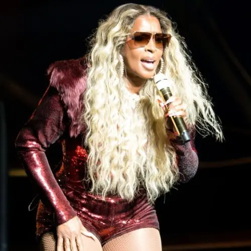 Mary J. Blige performs in Hollywood^ Florida on February 11^ 2025. The performance was part of her "For My Fans" tour.