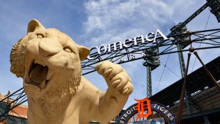 detroit-mi-usa-october-21-2017-the-tiger-at-the-main-entr