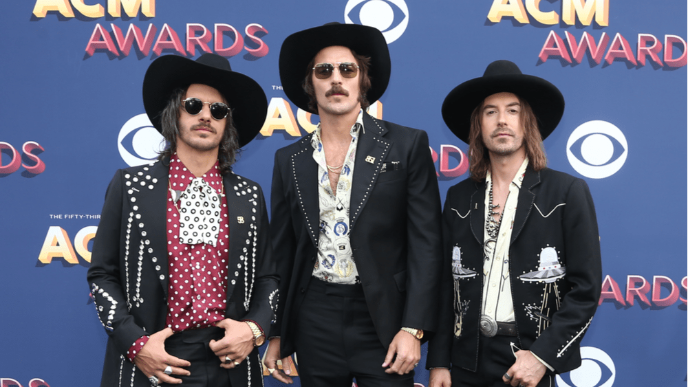 Midland Releases New 5-Song Acoustic EP, “Guitars, Couches, Etc., Etc.”  [Listen to “Drinkin' Problem”]