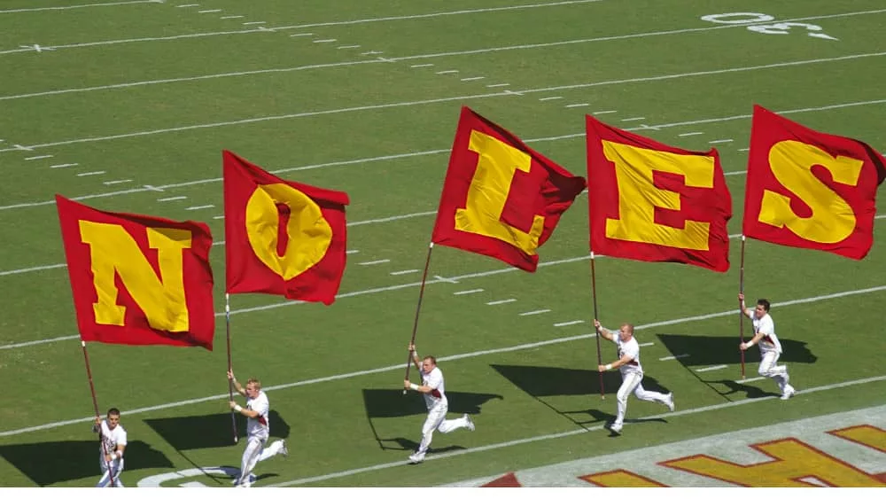 Florida State Seminoles 'NOLES' about to come on the field