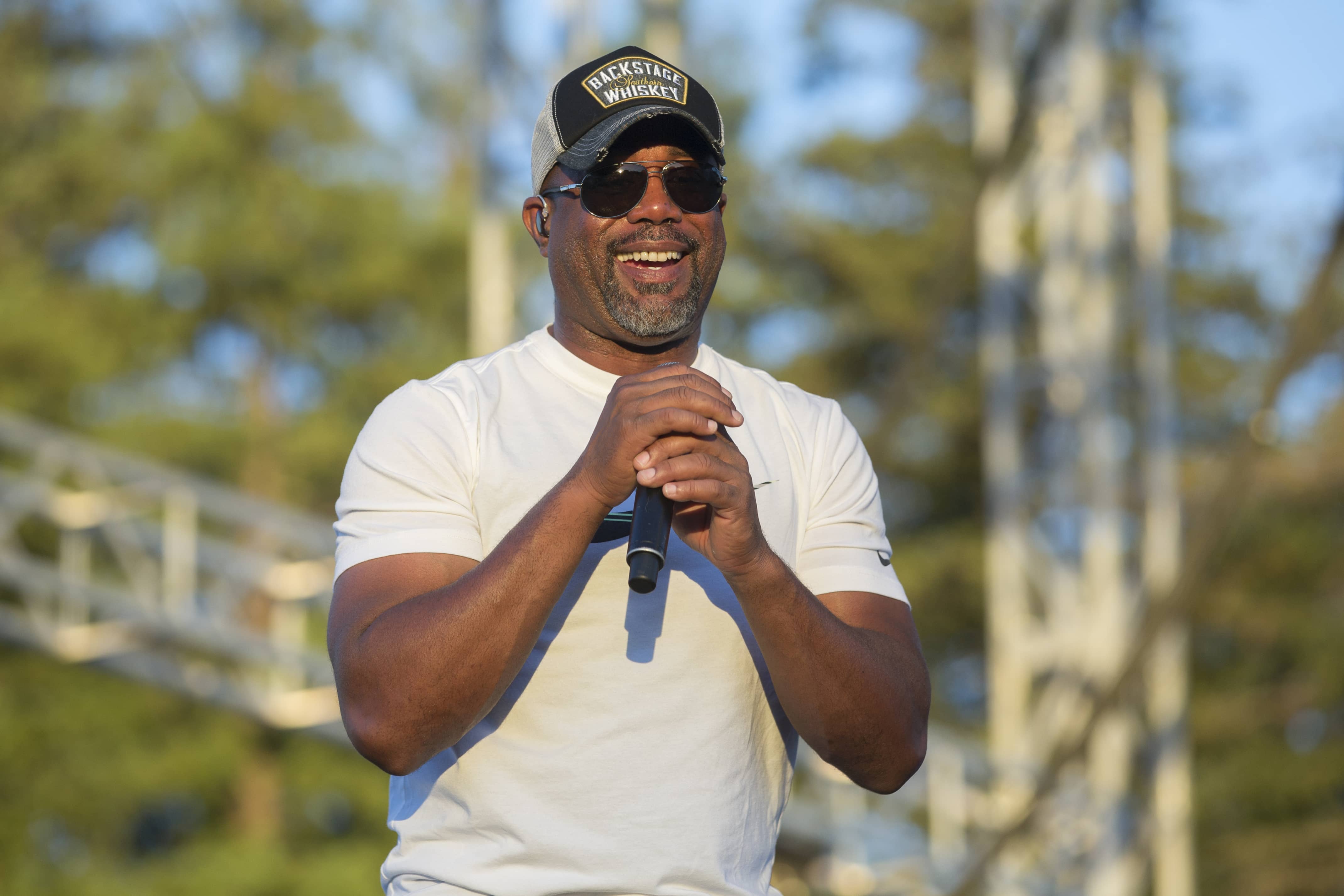 Darius Rucker announces intimate theater tour for 2022 | KKOW 96.9 FM