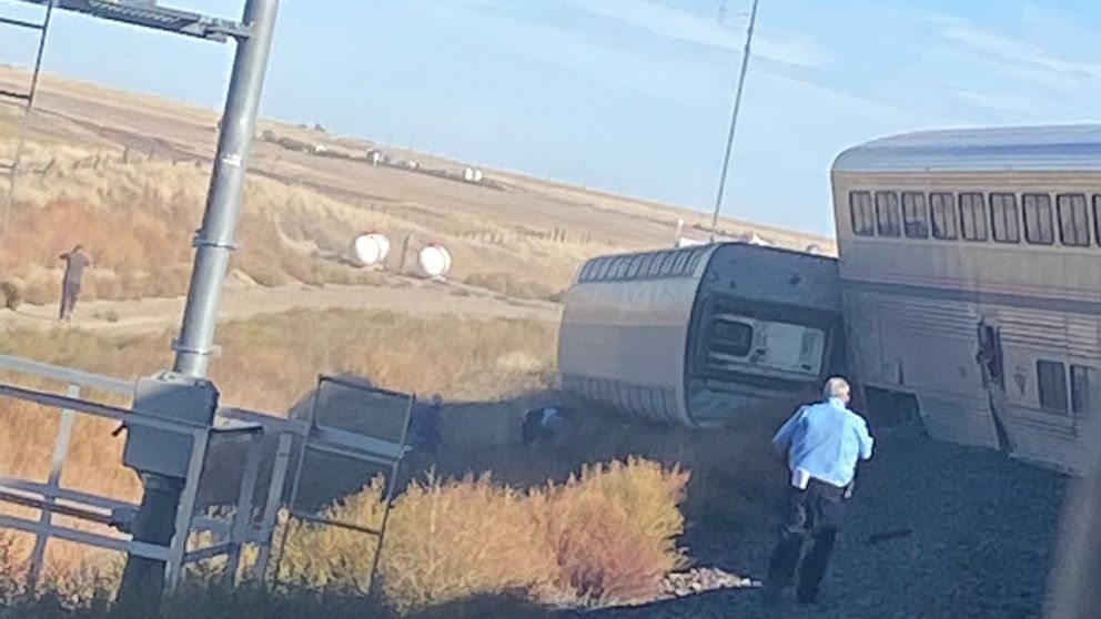 amtrak-derailment2-ugc-mo-20210925_1632621289769_hpmain_16x9_992