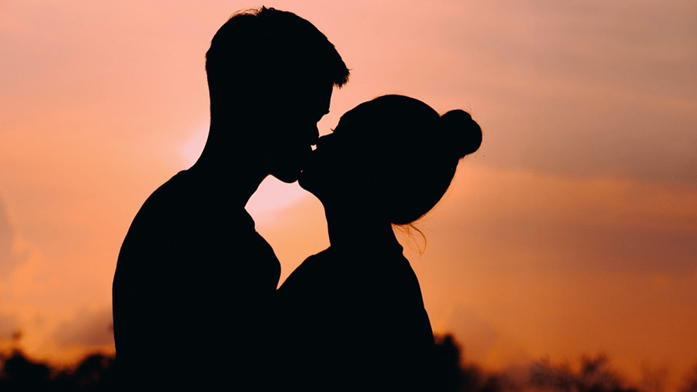 nationalkissday-courtesy-pixabay