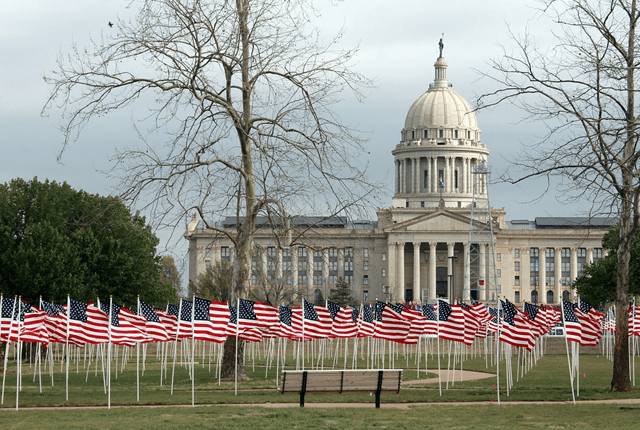 usflag_whitehouse_feat-png