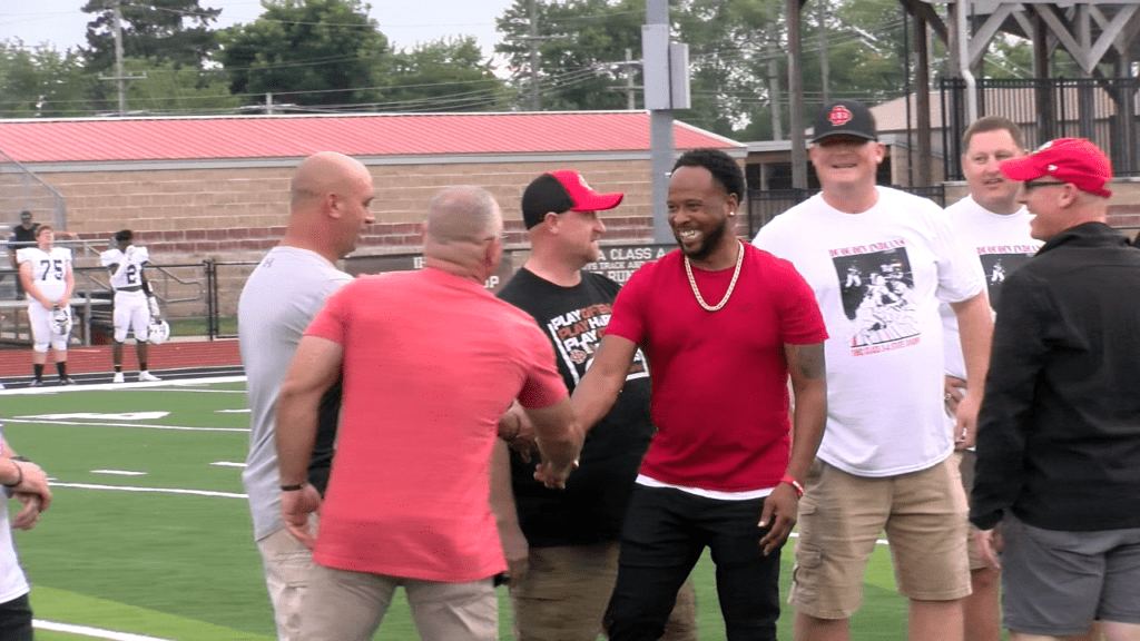 Du Quoin retires Karnes' 12 jersey