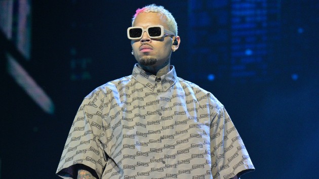 Chris Brown says his meet and greets "set the tone" for how artists should treat their fans - Vimarsana News