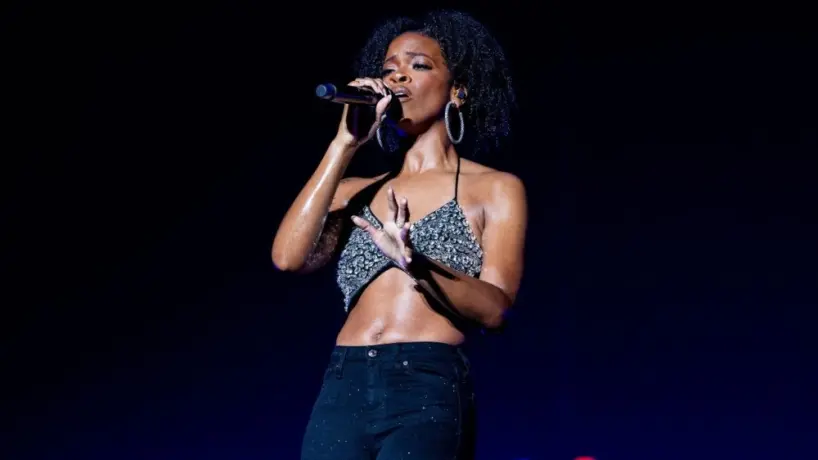 Ari Lennox Performs on the Nostalgia Tour in Jacksonville Florida USA December 18^ 2023 at The Vystar Veterans Memorial Arena