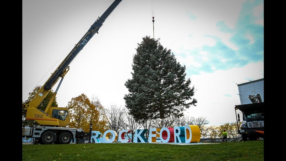 Photos Rockford's official Christmas tree arrives in Davis Park Rock