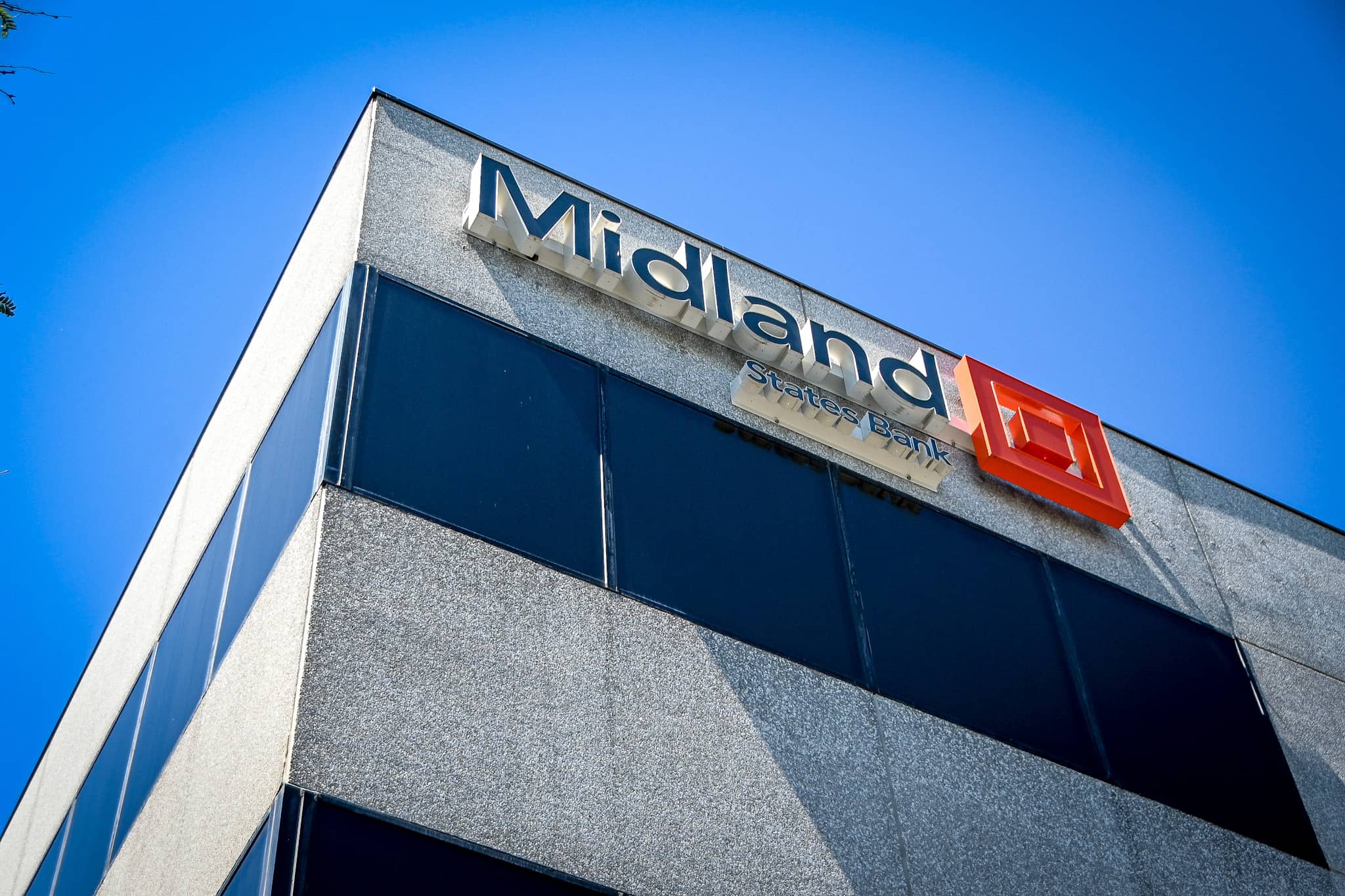 Less is more in Midland States Bank's renovation to its Highcrest Road