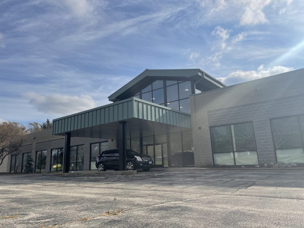 Golf simulator and other businesses to fill former Art Van Furniture