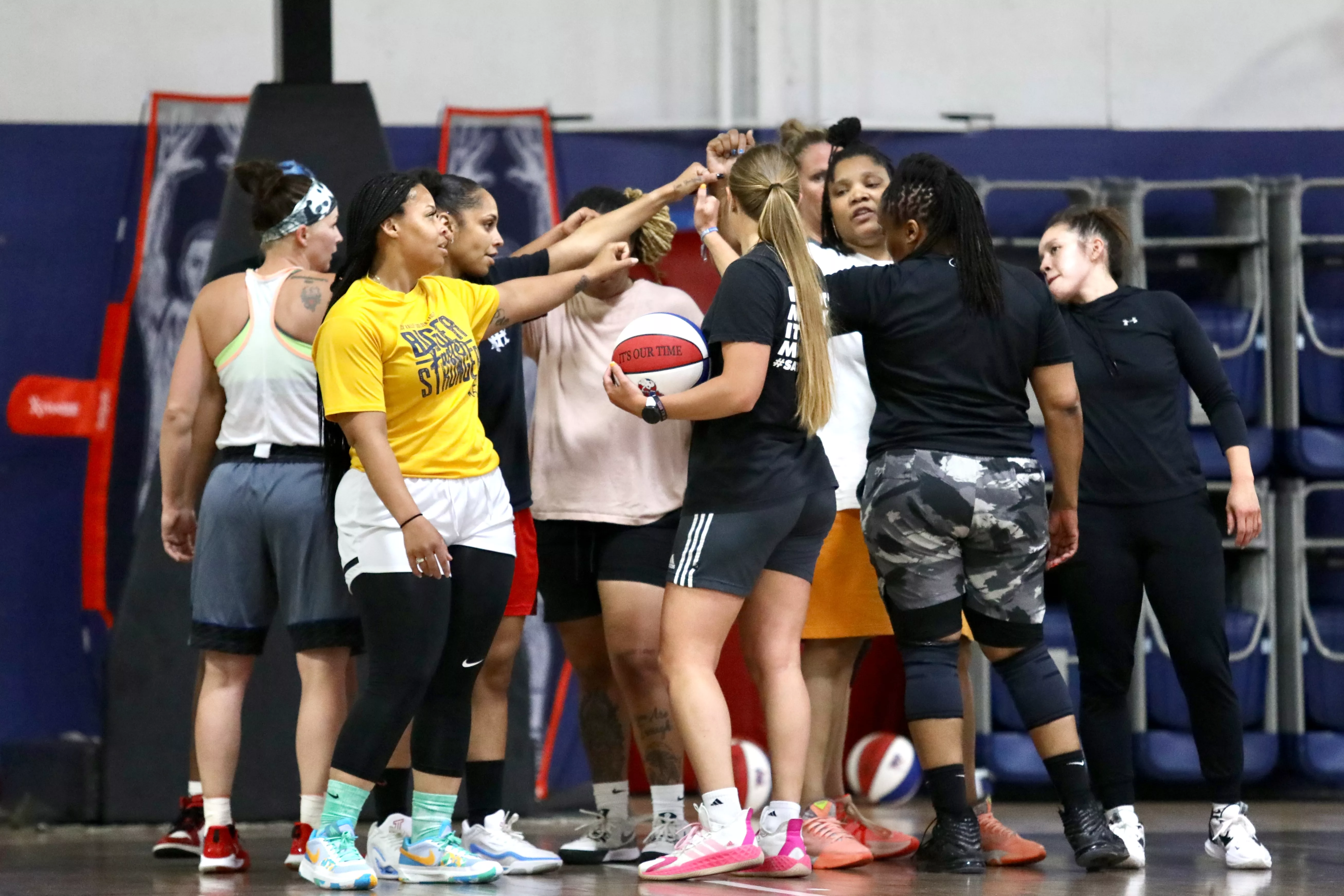 Lightning strikes again New women's semipro basketball team in