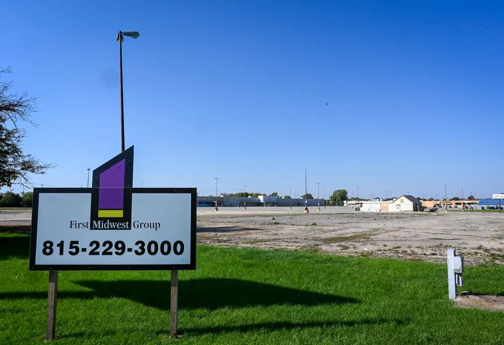 New gas station and truck stop with fullservice kitchen to fill vacant
