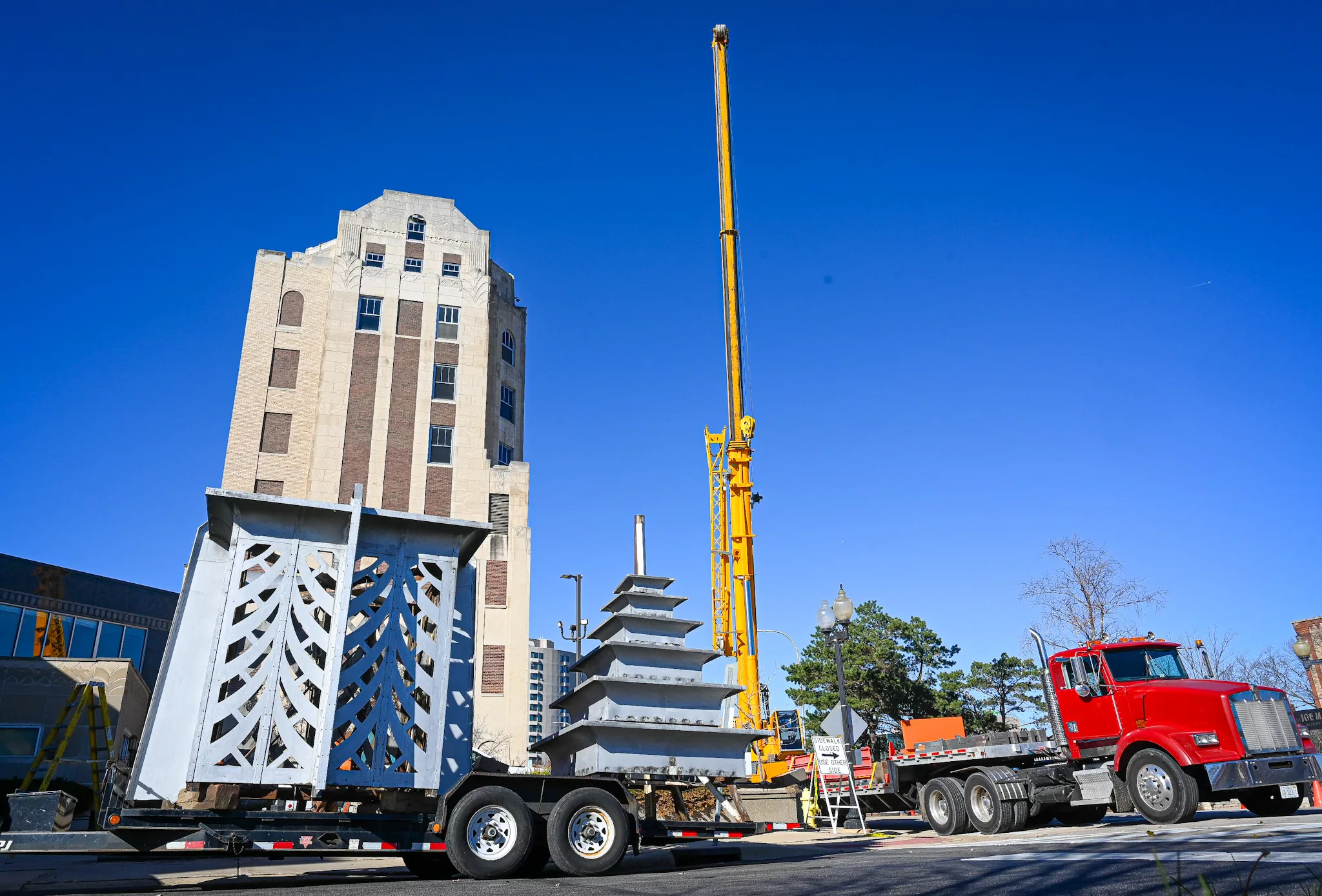 Iconic Building in downtown Rockford is without its Lantern of