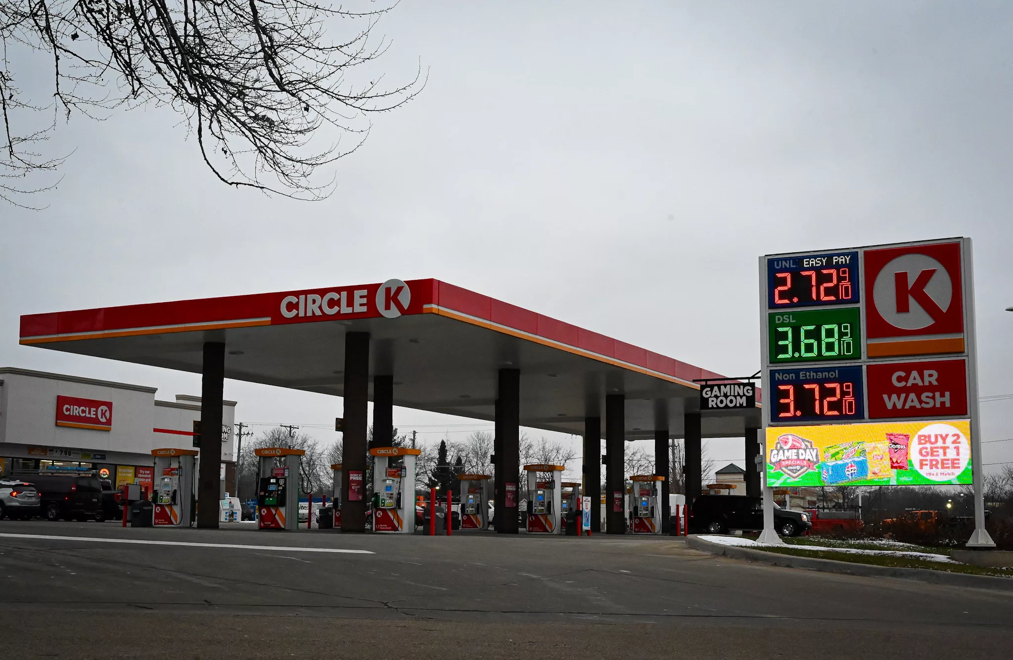 Rockford gas prices fall for 8thstraight week, lowest cost since 2021