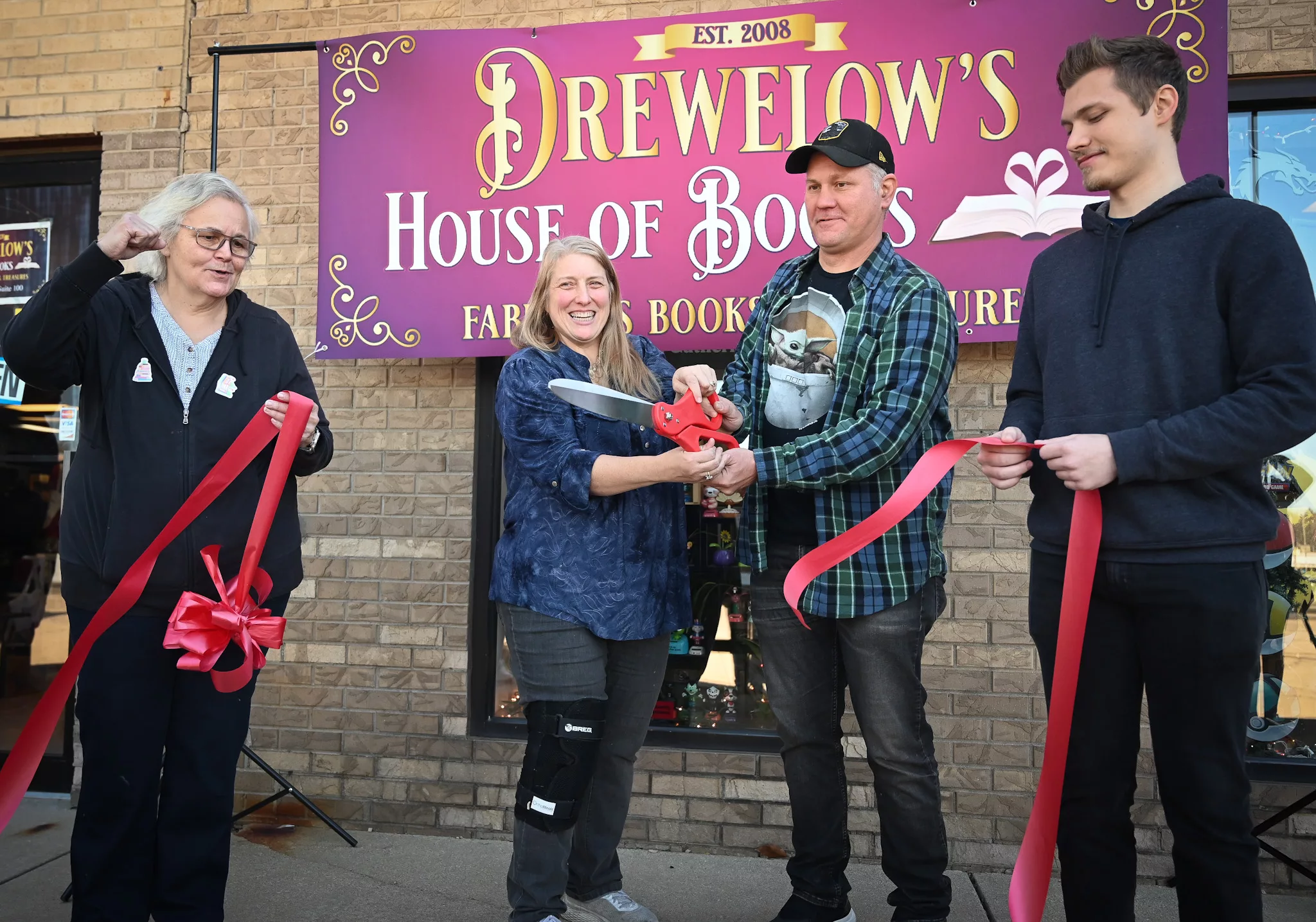 Drewelow's House of Books celebrates next chapter with grand reopening