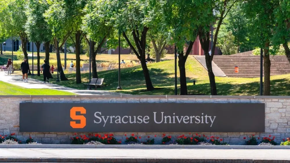 Close-up view of Syracuse University signage. Syracuse University is a private research institution located in Syracuse^ New York. Founded in 1870 Syracuse^ NY - Aug 18^ 2025