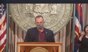 2020-7-29-josh-green-at-presser-with-mask