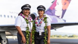 mother-daughter-pilot-hawaiian-airlines-photo