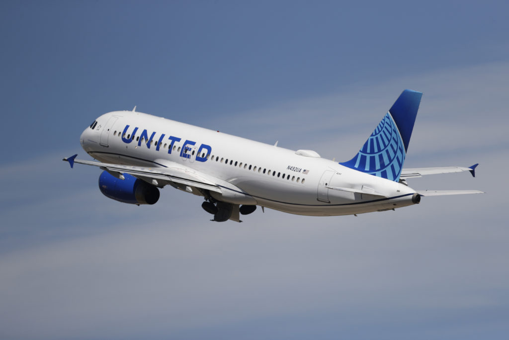 Investigators Say Miscommunication Between Pilots Caused United Plane to Drop Near Ocean's Surface | KWXX - Vimarsana News