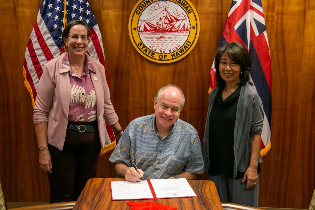 Mayor Roth Signs Bill 72, Establishing Preference for Local Families - Vimarsana News