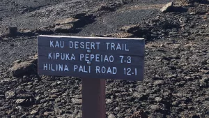 havo_202101_kau-desert-trail-sw-sign_j-ferracane